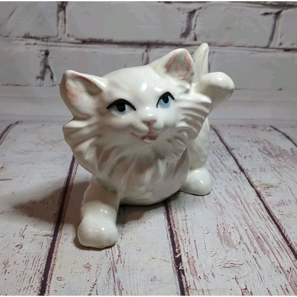 Vintage White Persian Cat Figurine Planter Blue Eyes With Playful Kitten‎